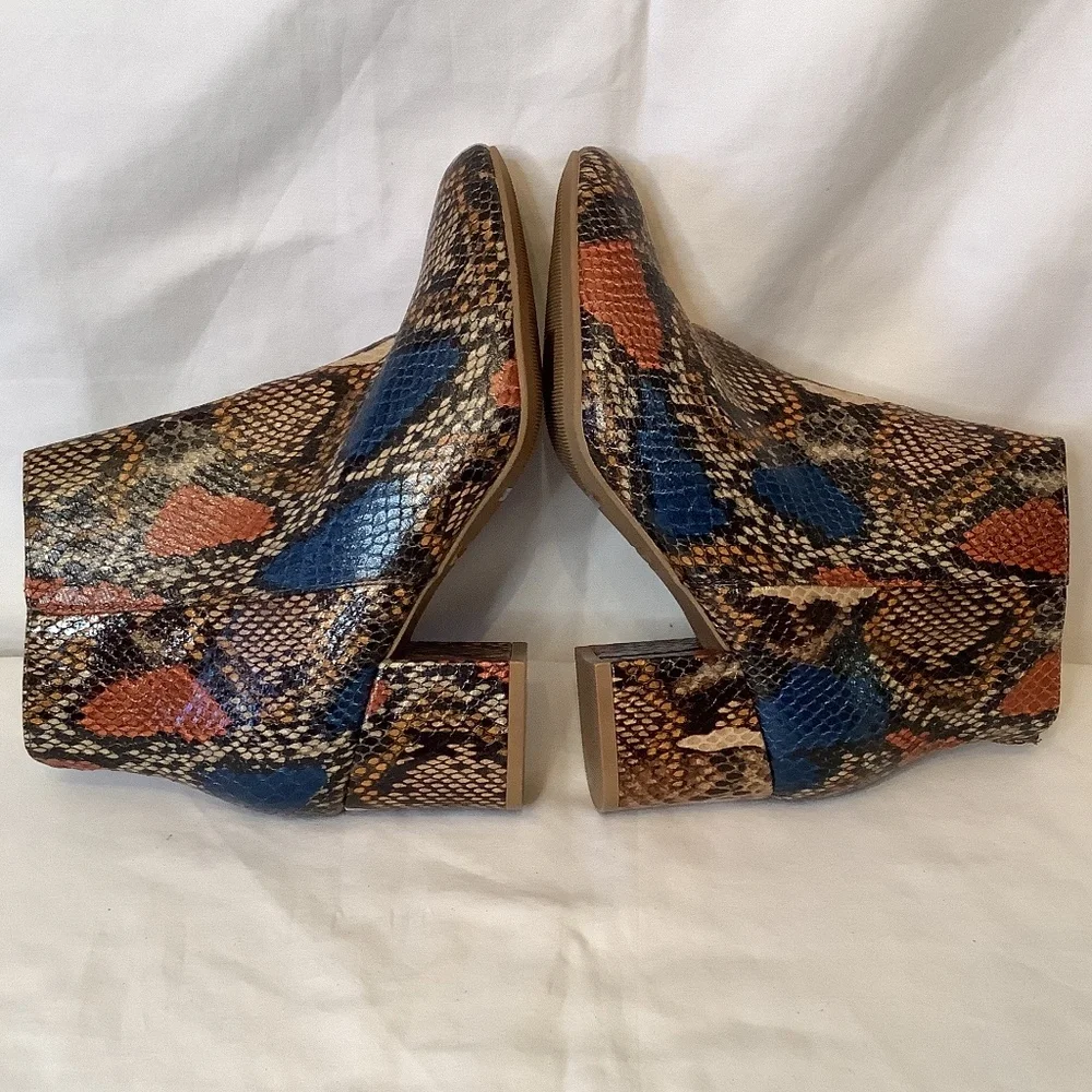 NWT Bamboo animal print‎ ankle boots snake print size 5.5